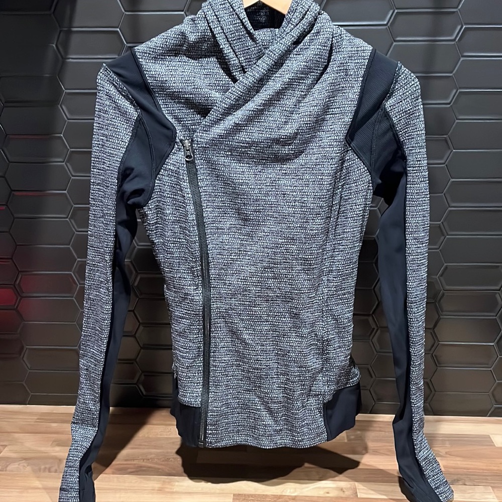 Lululemon long sleeve top